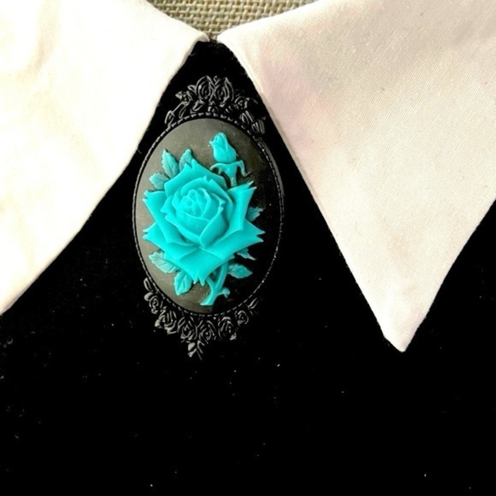 Victorian Style Black and Teal Rose Cameo Brooch NWT